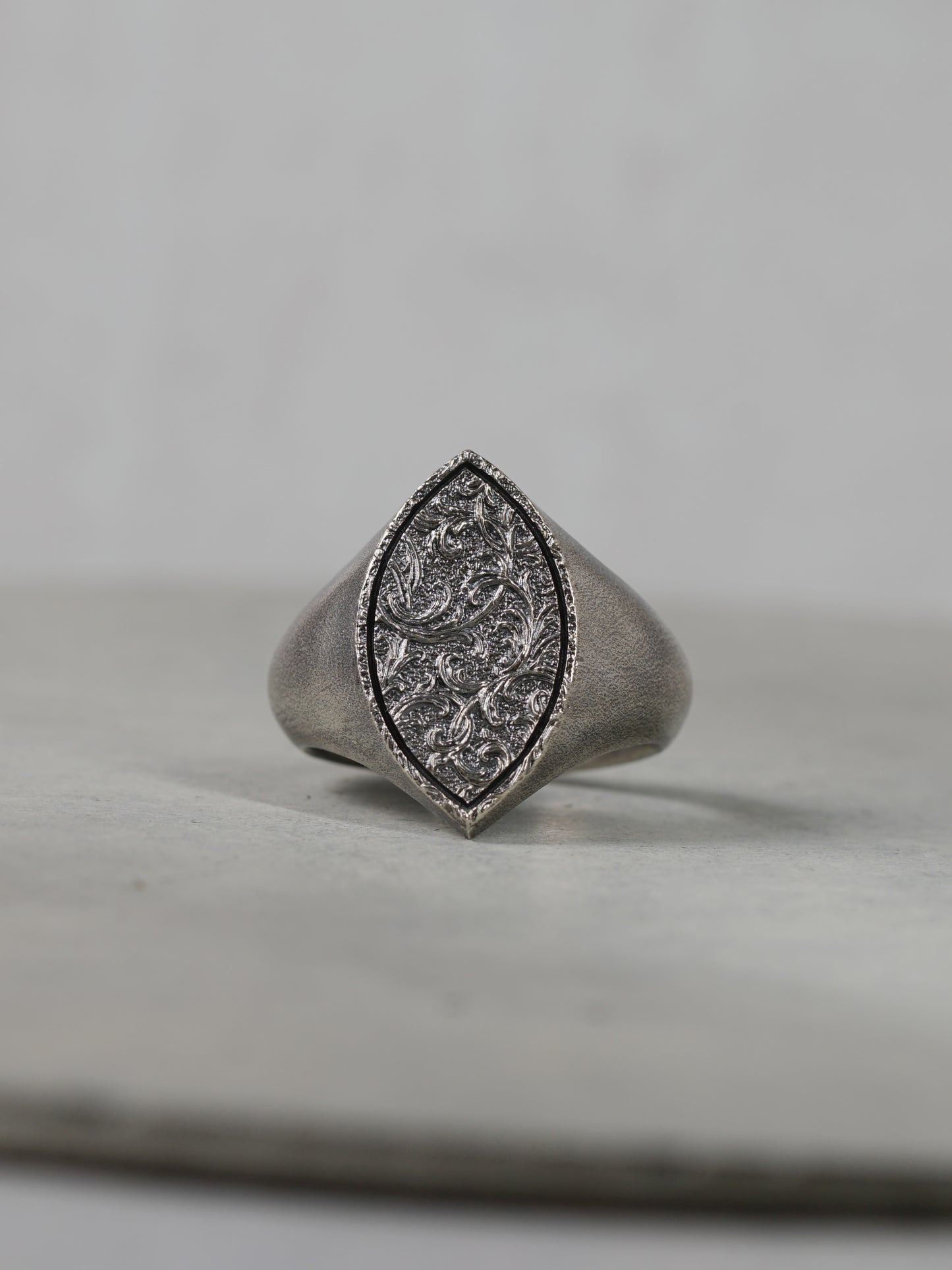 QR38MA Scroll Signet Ring 'Marquess' M Antique ver.