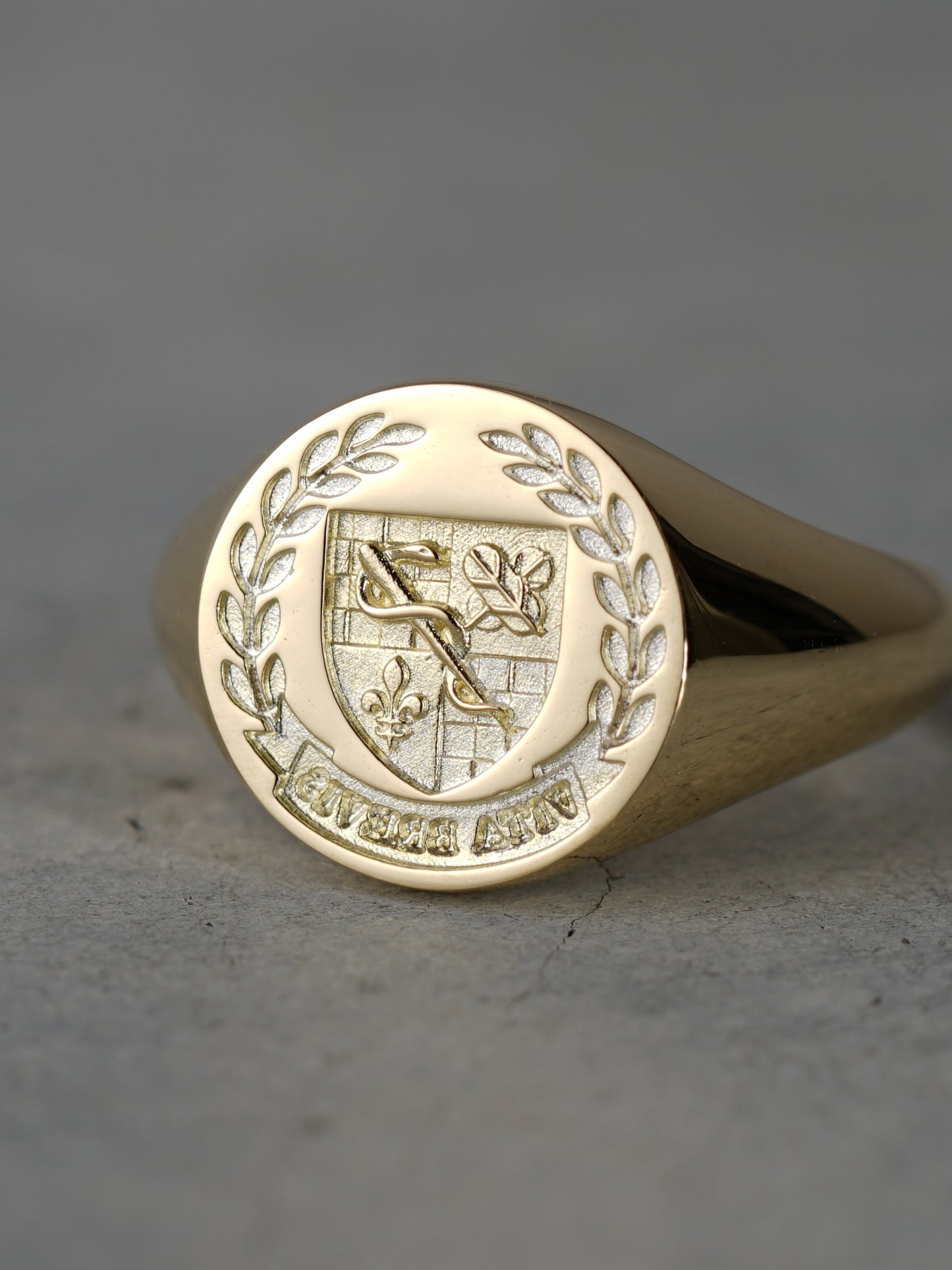 QFO076 K18 Signet Ring