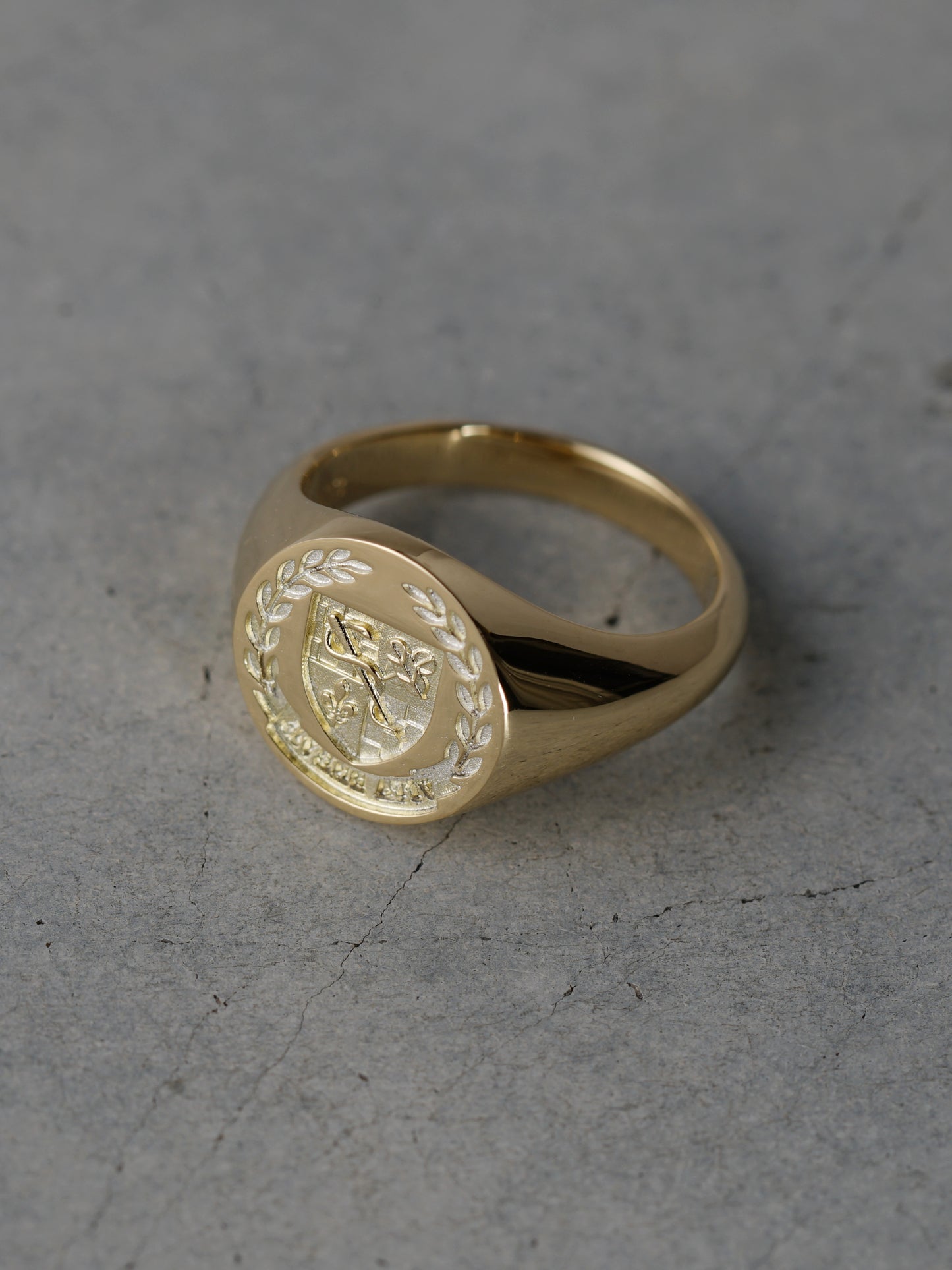 QFO076 K18 Signet Ring