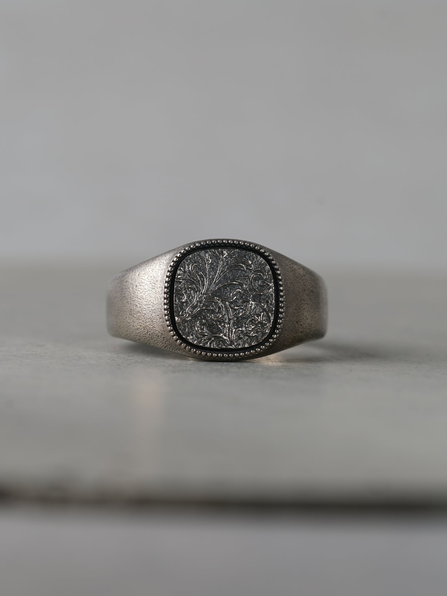 QR33MA Scroll Signet Ring M Antique ver.