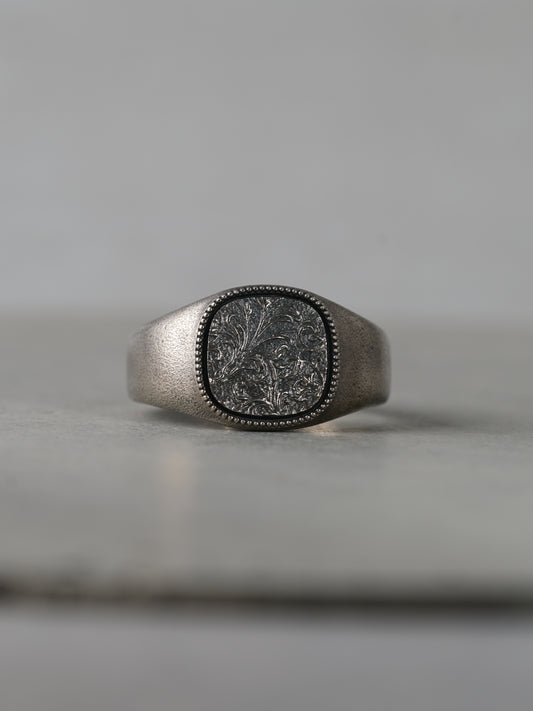 QR33MA Scroll Signet Ring M Antique ver.