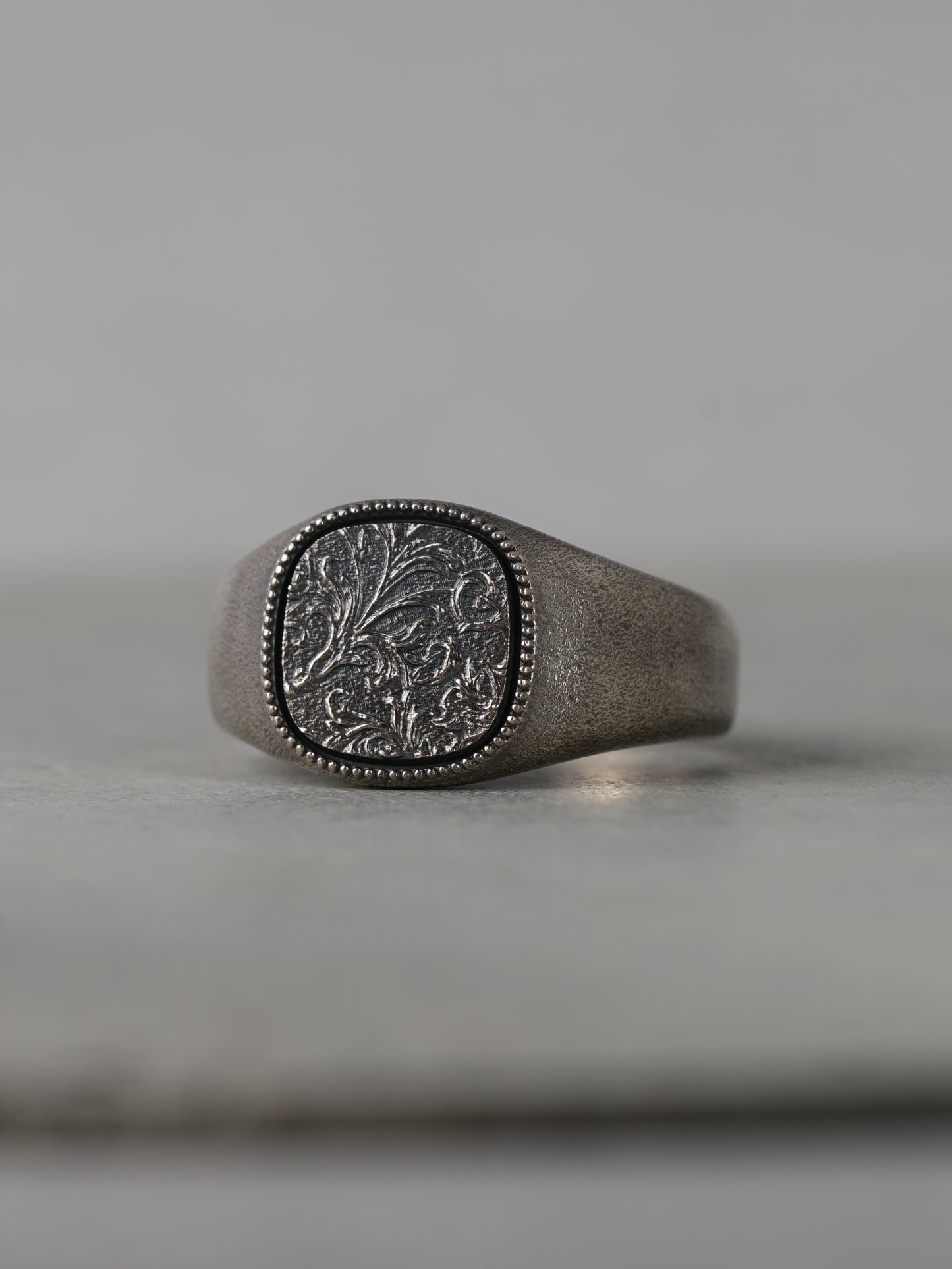 QR33MA Scroll Signet Ring M Antique ver.