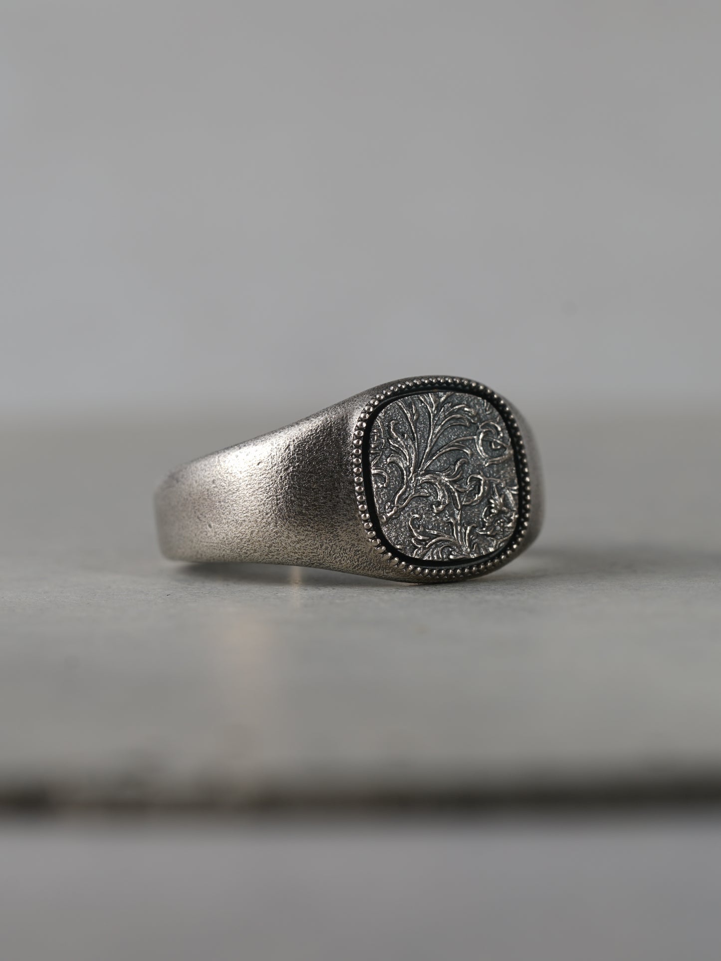 QR33MA Scroll Signet Ring M Antique ver.