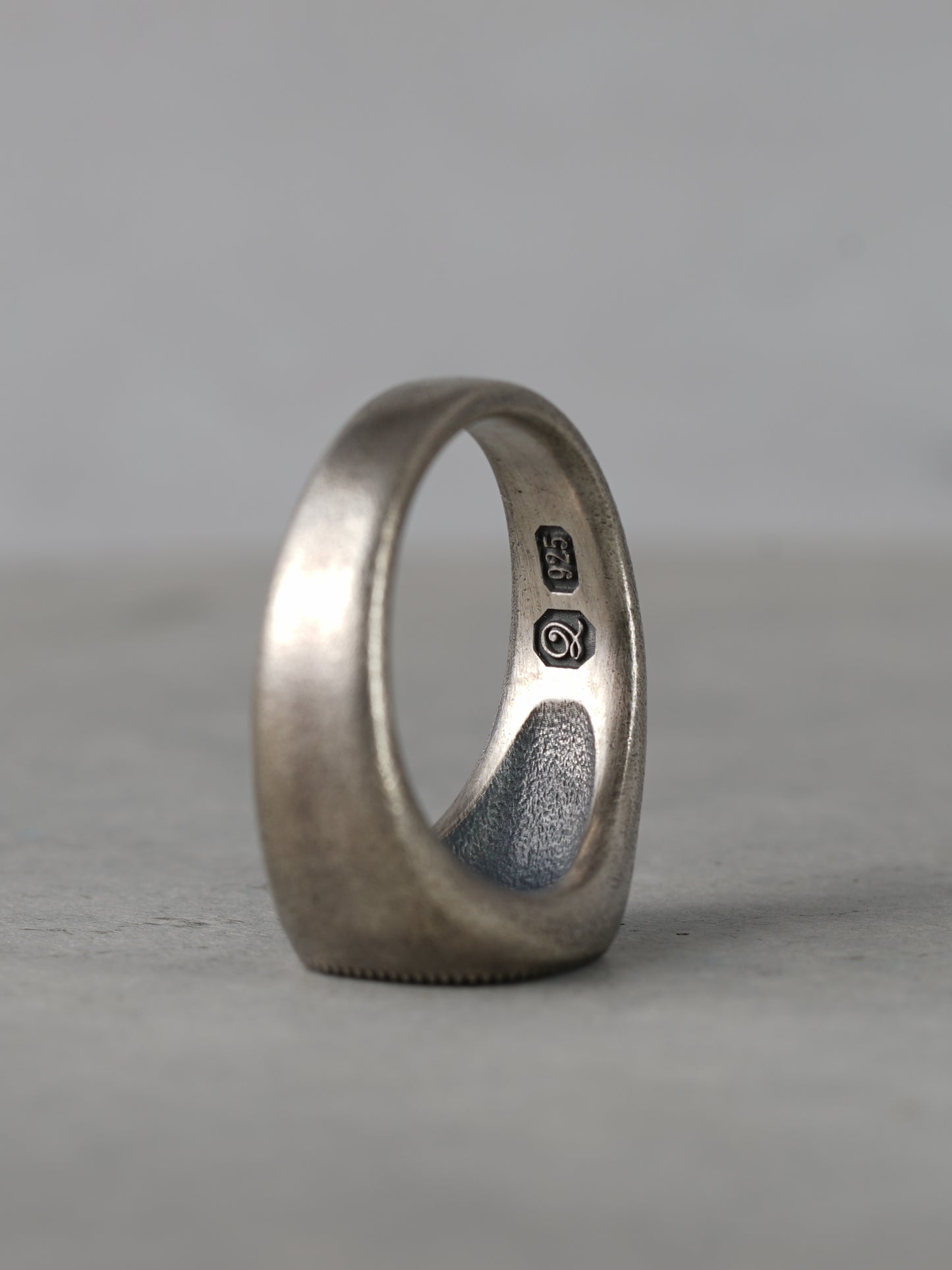 QR33MA Scroll Signet Ring M Antique ver.