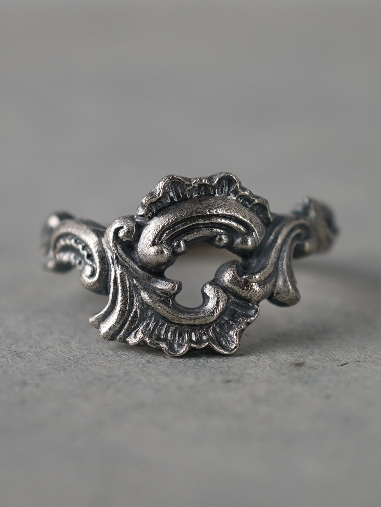 QR28A Rococo Ring Antique ver.