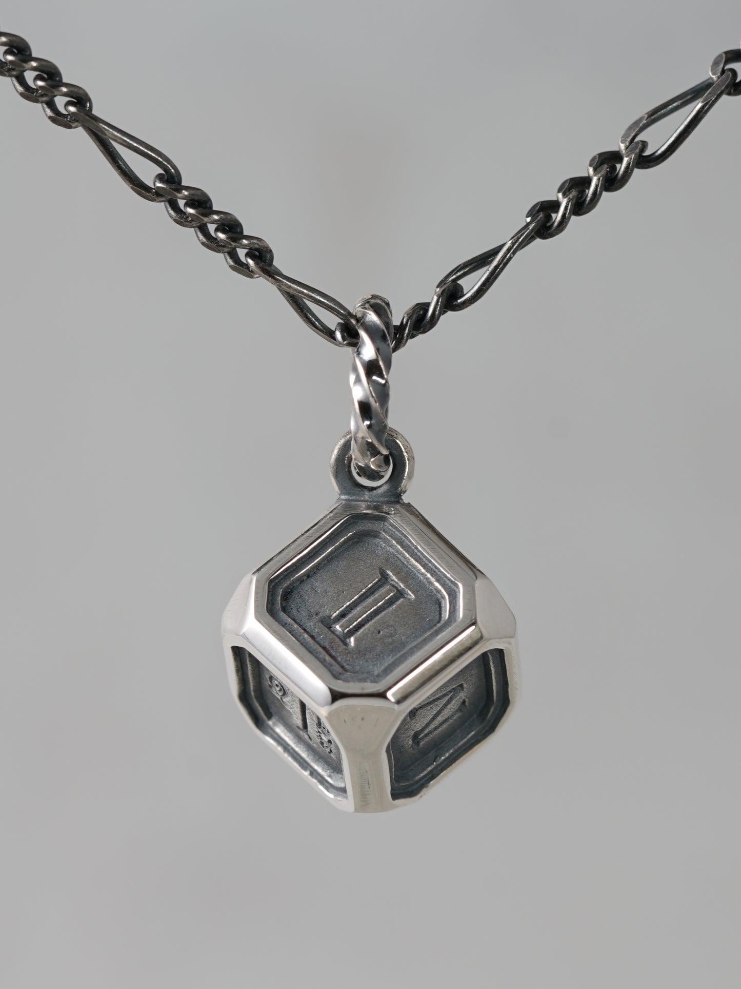 QN19P Roman Dice Pendant Polish ver.