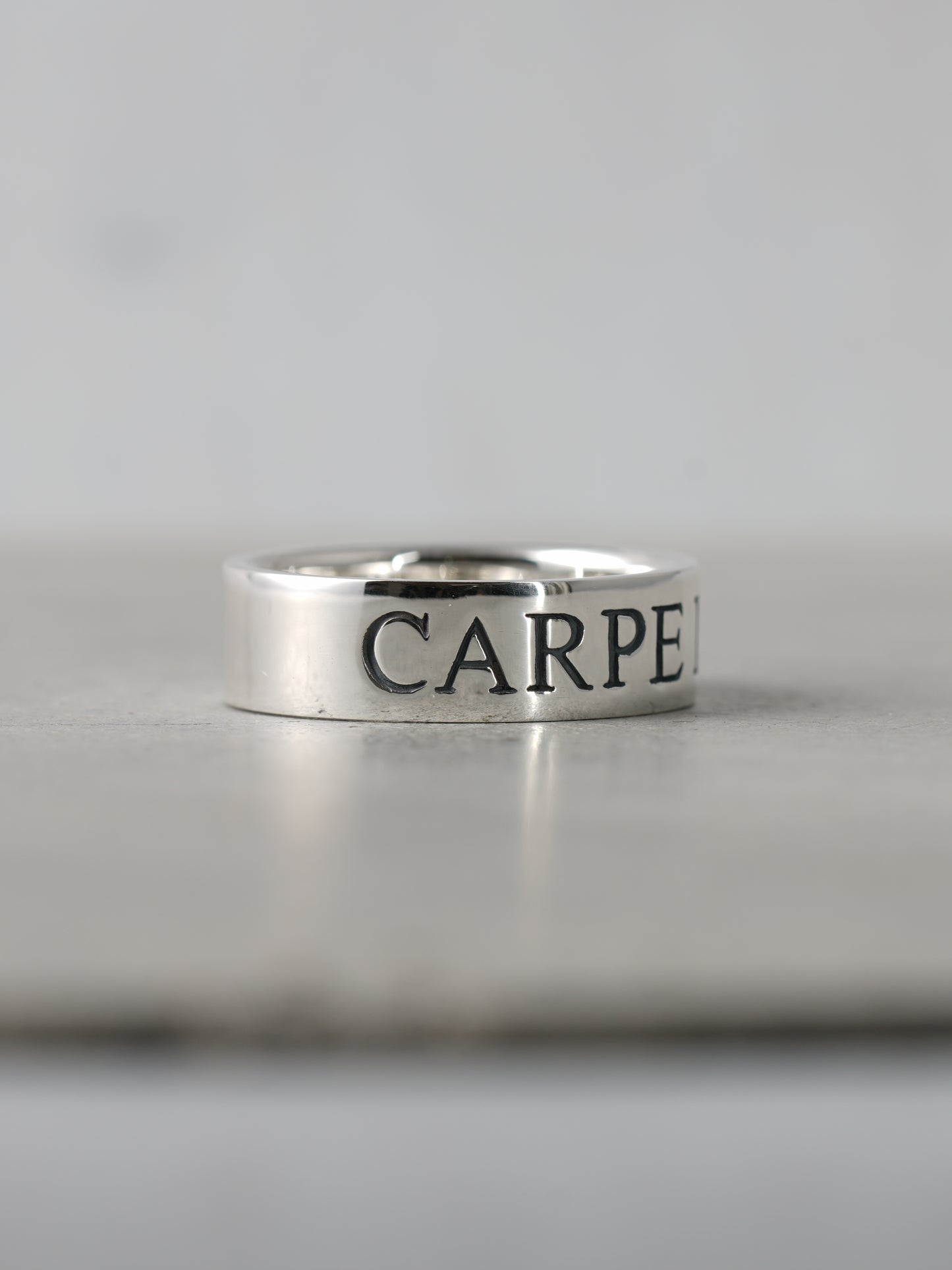 QR17P Carpe Diem Ring Polish ver.