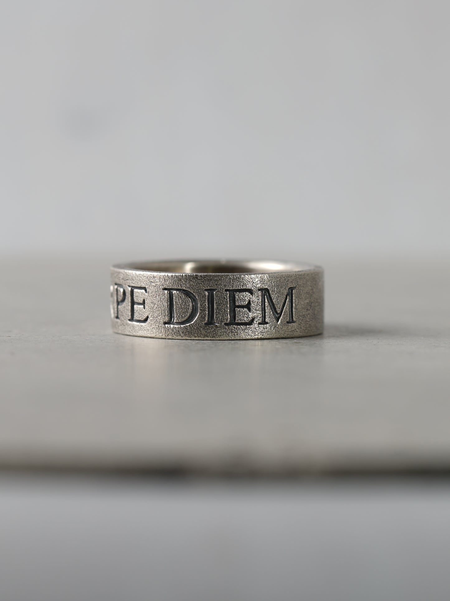 QR17A Carpe Diem Ring Antique ver.