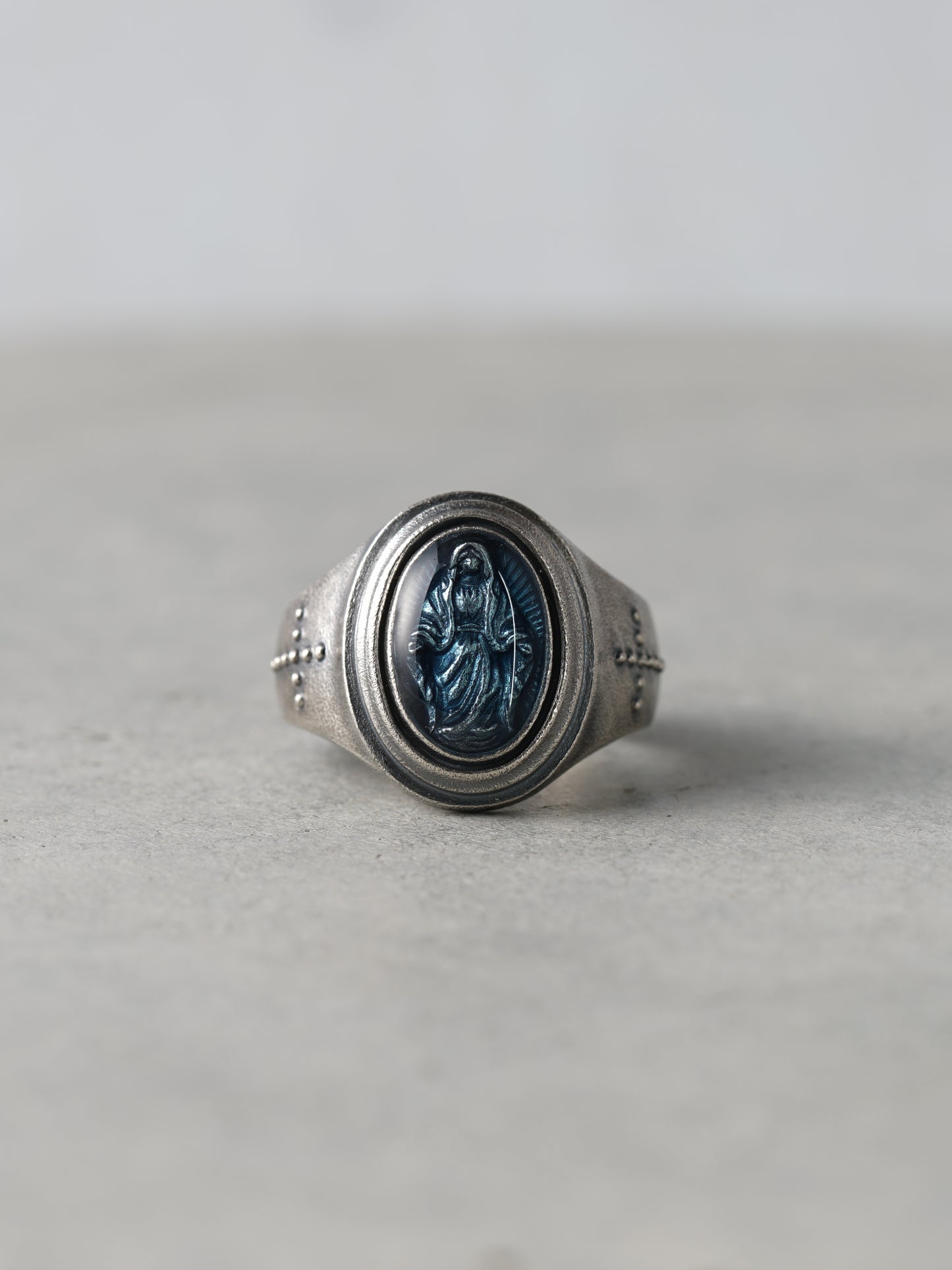 QR23RA Small Maria Oval Ring Resin and Antique ver.