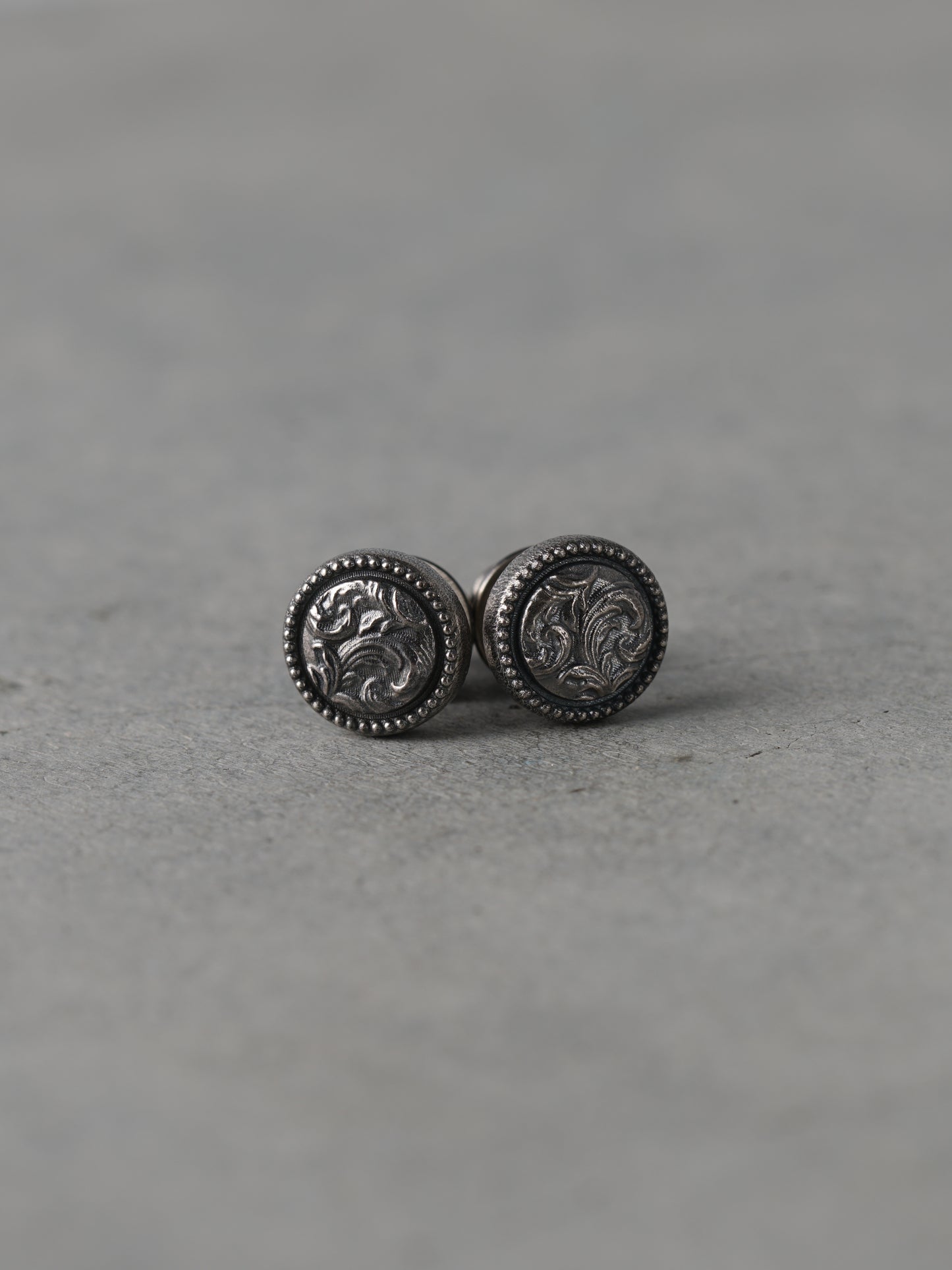 QP08A Scroll Button Pierce Antique ver.