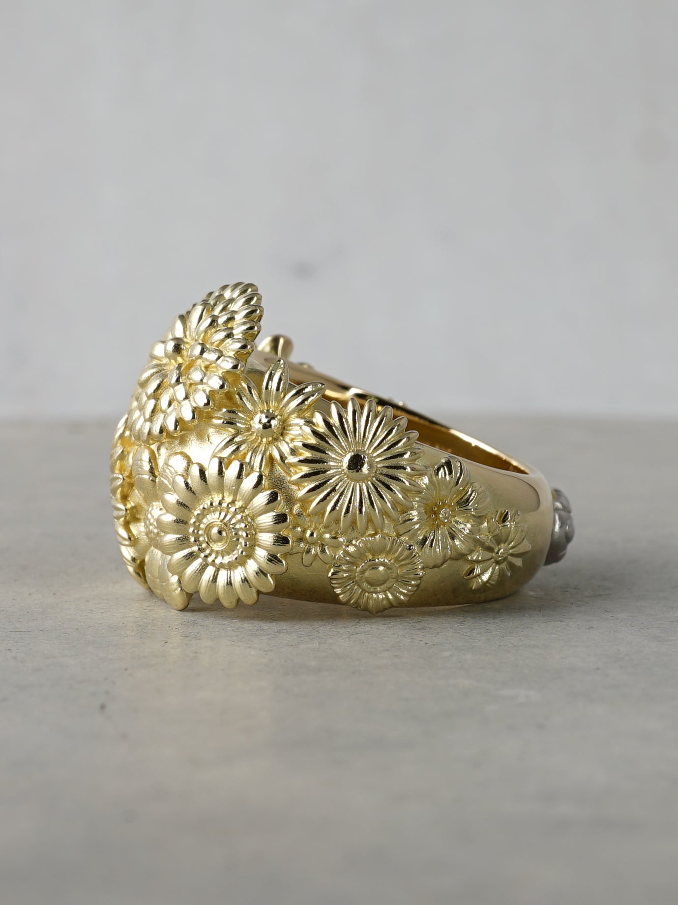 QFO079 Bouquet Ring