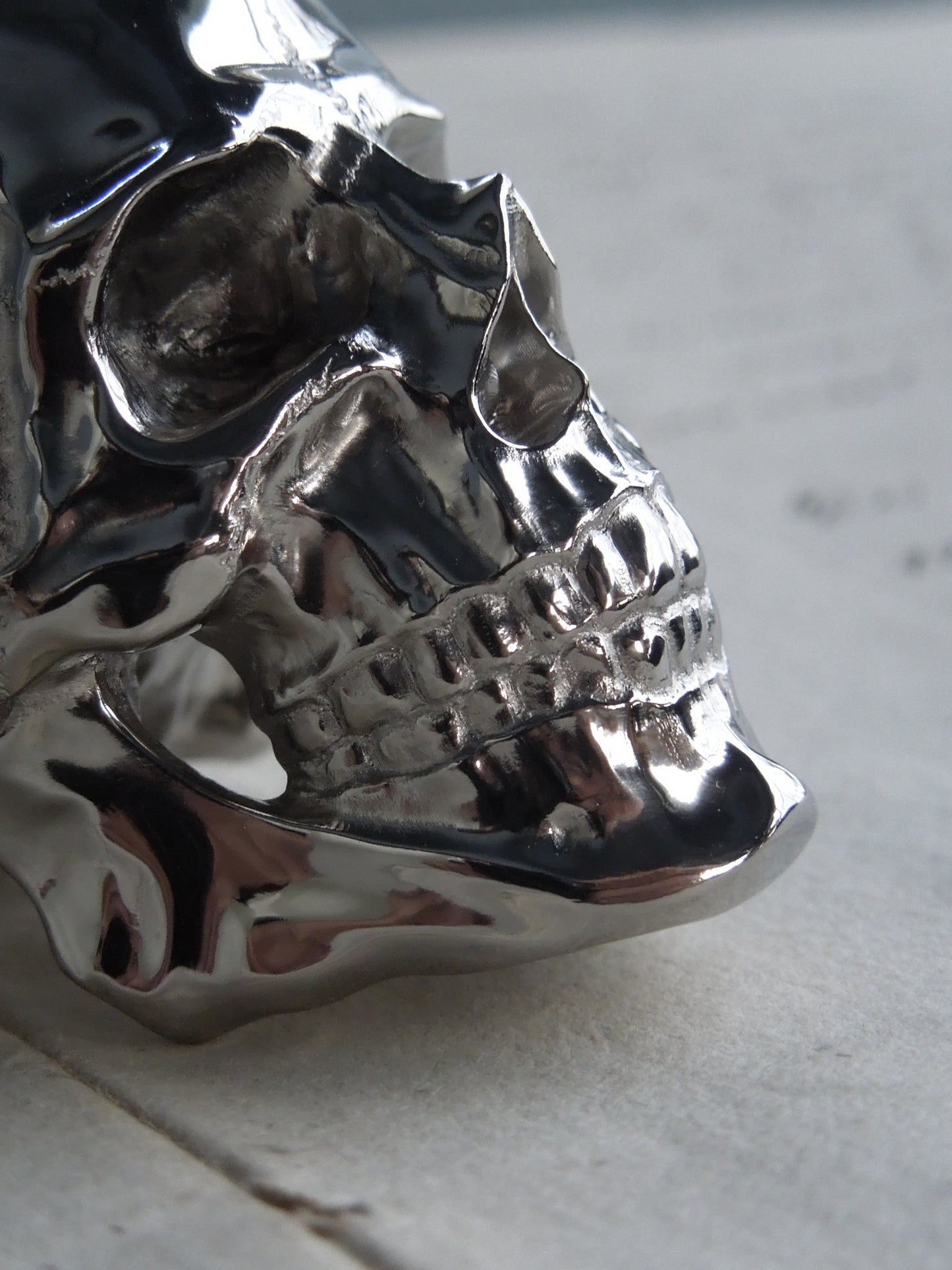 QFO075 Titan Skull Pendant